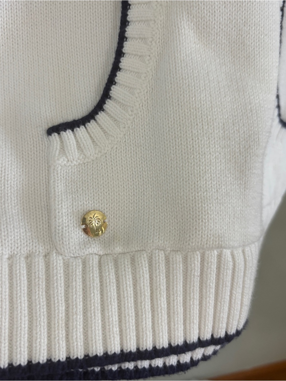Lilly Pulitzer White V-Neck knit hooded Pullover Sweater size medium - Picture 2 of 9